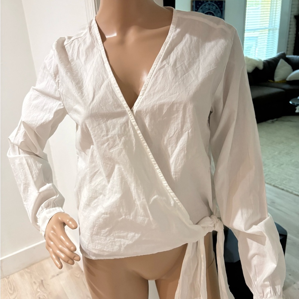 GAP White Wrap Top EUC